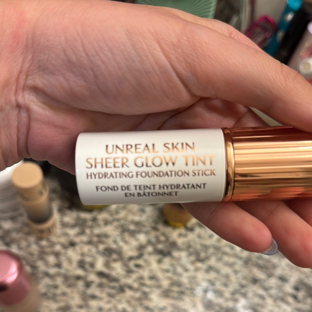 Charlotte Tilbury Sheer Glow Tint Hydrating Foundation Stick - Gold shade 5
